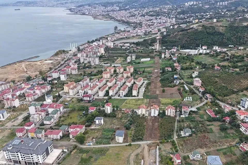 PULATHANE BULVARI’NDA KAVAKLI VE DARICA BAĞLANTILARI ŞEKİLLENİYOR