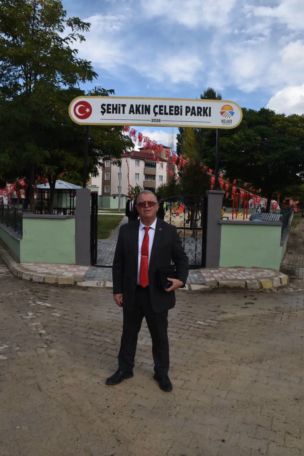 Şehitlerimizin Aziz Hatırası Önünde Eğiliyoruz