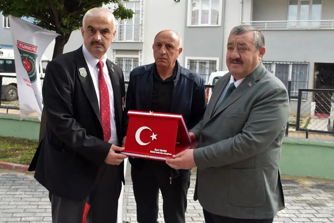 Şehitlerimizin Aziz Hatırası Önünde Eğiliyoruz - Fotoğraf Galerisi 4